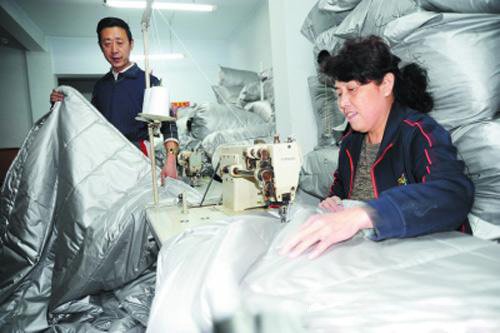 哈尔滨“车衣制造”渐成冬季特色行当